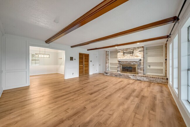 Building Photo - 16326 Heatherdale Dr