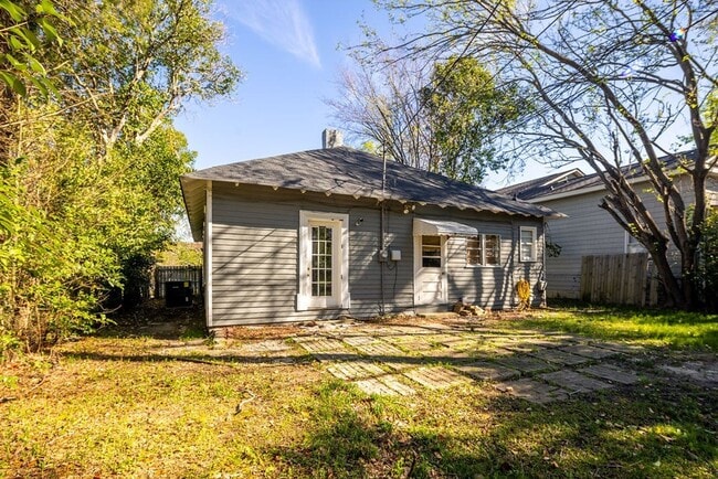 Building Photo - 3br/2ba home in the hospital district