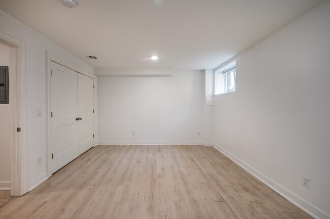 Building Photo - 782 Grand St
