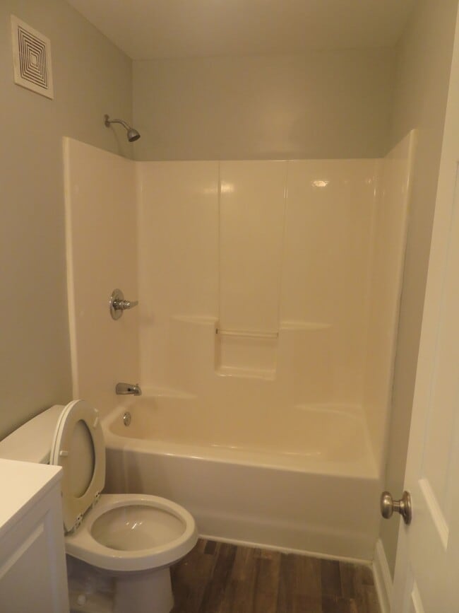 Building Photo - Available Fall 2026 - Partial lease for 2 available bedrooms