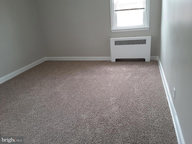 Building Photo - 1226 Hellerman St