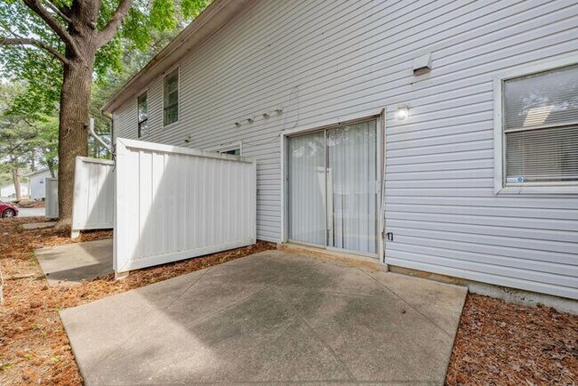 Building Photo - Affordable Living 20 Minutes from Everything Atlanta -2 Bedroom 2 1/2 Baths only $1300*
