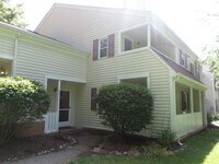 Building Photo - 2 Bedroom 2 Bath Condo 2 Car Garage