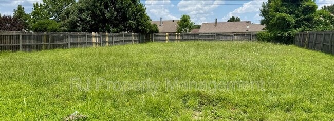Building Photo - 6290 Oak Run Dr E