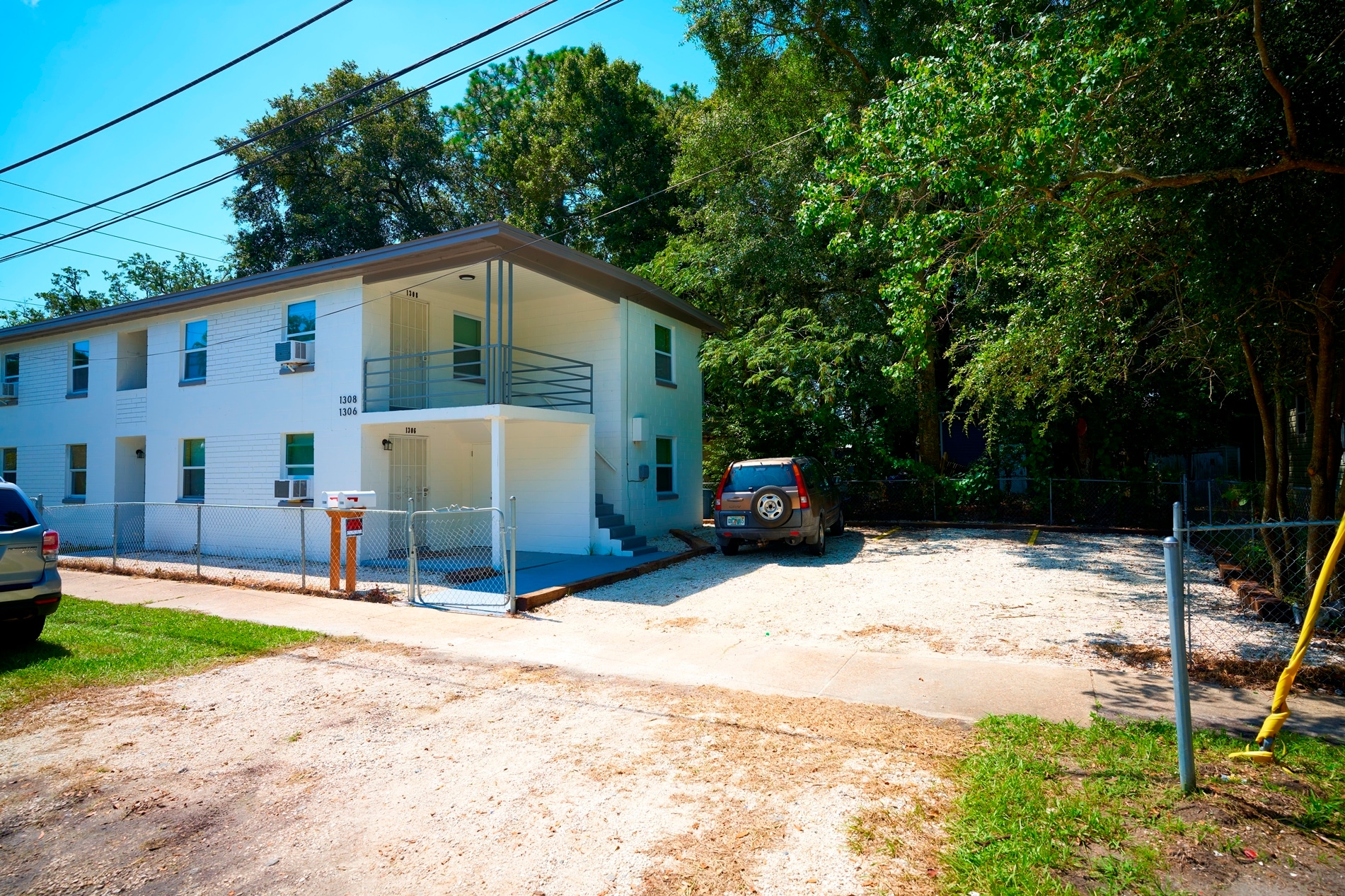 Building Photo - 1666 N Myrtle Ave