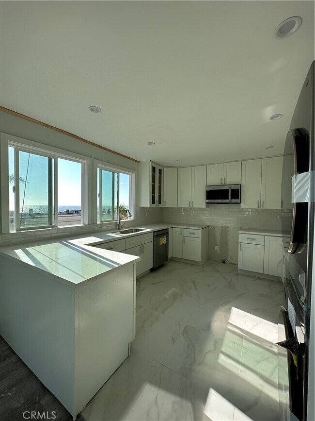 Building Photo - 223 24th St