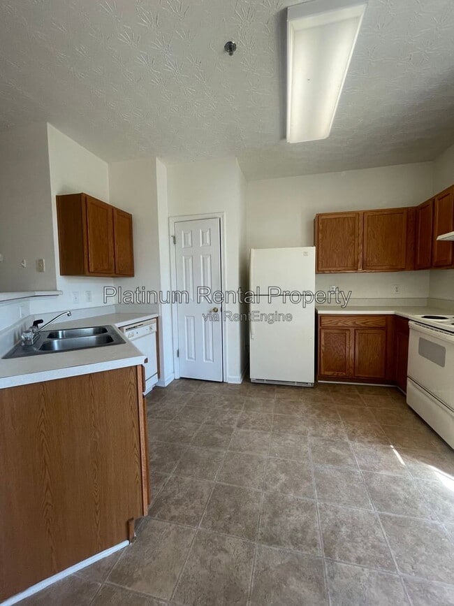 Building Photo - 244 Village Square Dr