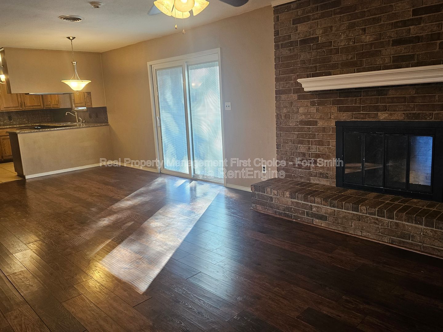 Building Photo - 306 Elfen Glen St