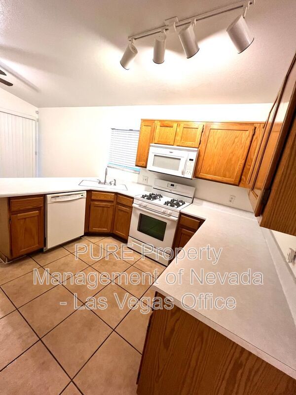 Building Photo - 5342 Chela Dr