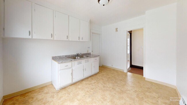 Building Photo - 2 bedroom/1 bath (upper unit)- 1ST MONTH FREE IF LEASE SIGNED BY 10/15