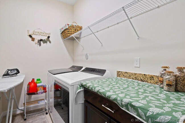 Building Photo - 16310 Oakview Dr