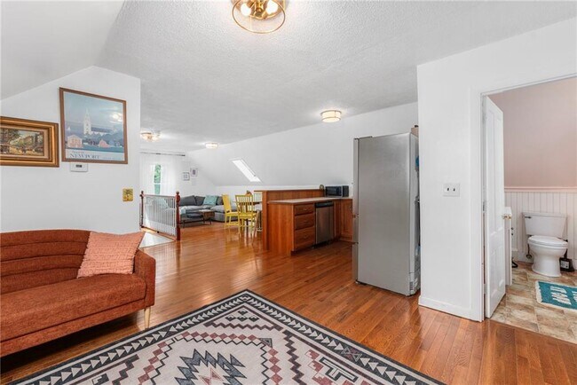 Building Photo - 183 Wood St