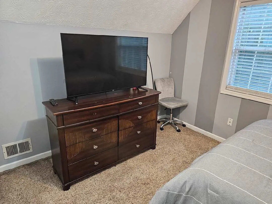 Building Photo - Room in Single Family Home on Hayes Ln