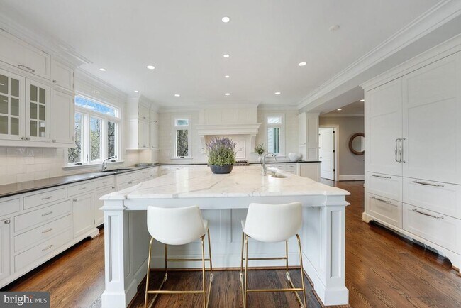 Building Photo - 9884 River Chase Way