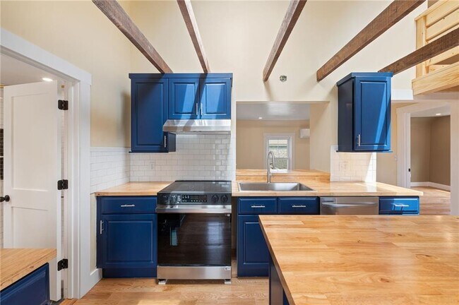 Building Photo - 32 Richmond St