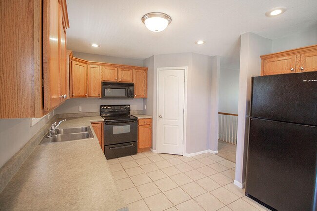 Building Photo - 208 Jackal Dr