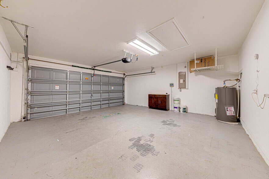 Building Photo - 1176 Lake Pl Ct