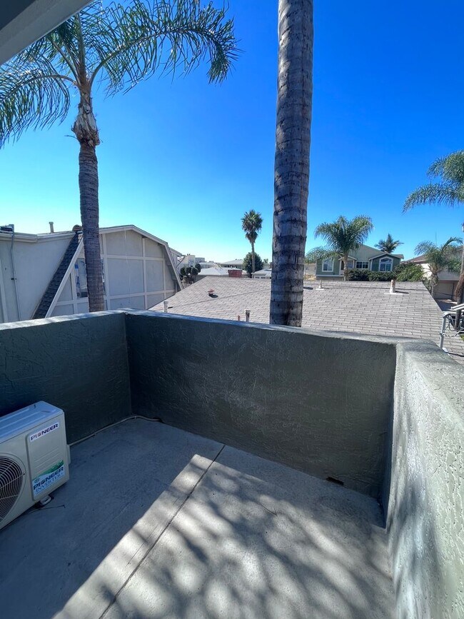 Building Photo - Beautifully Upgraded One Bedroom-One Bathr...