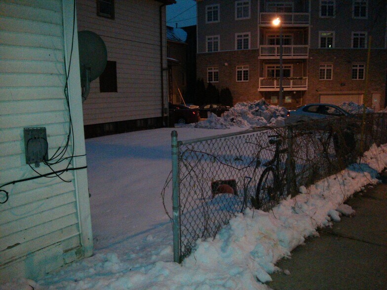 Building Photo - 1131 E Kane Pl