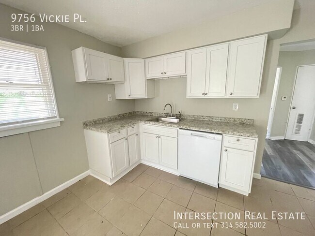 Building Photo - 9756 Vickie Pl