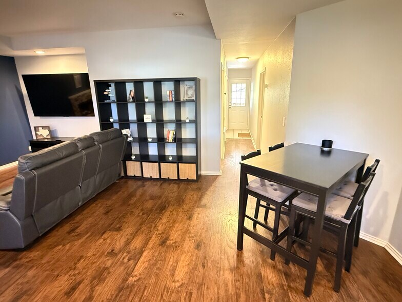 Entryway - 1226 Amanda Dr