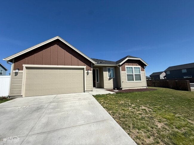 Building Photo - Modern 3-Bed Moxee Home with Huge Fenced Yard & Covered Patio