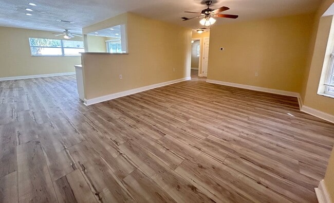 Building Photo - Remodeled 3 bedroom 2 bath Home in NE St Pete
