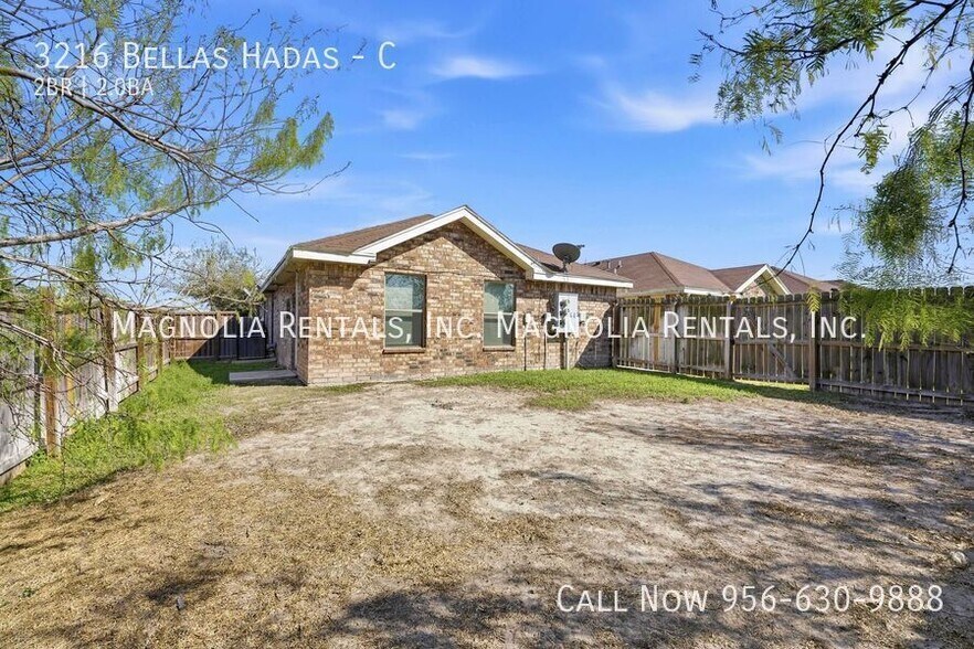 Building Photo - 3216 Bellas Hadas St