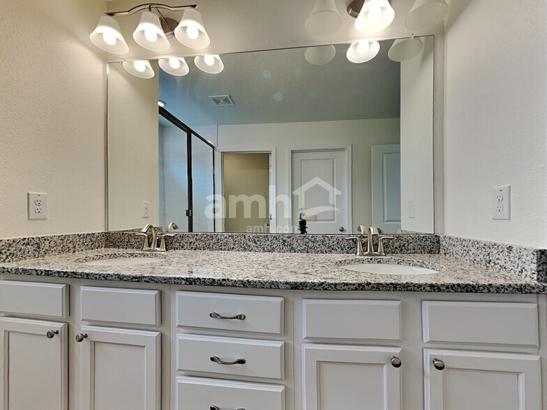 Building Photo - 918 Walden Woods Dr