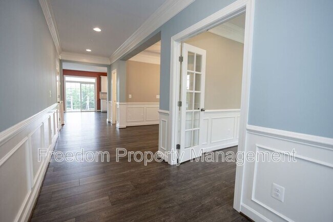 Building Photo - 2425 Morgans Point Dr