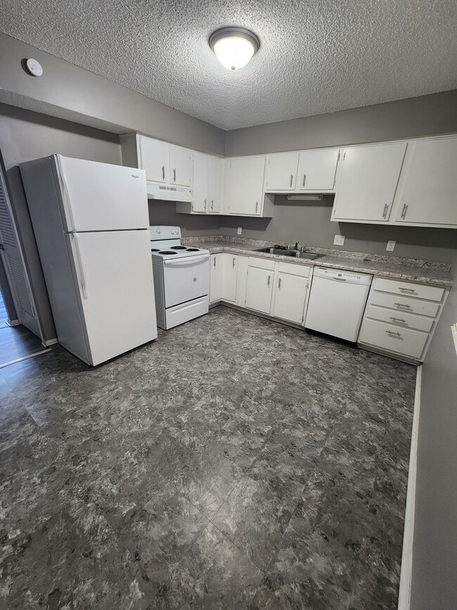 Building Photo - 4130 Baldwin Ave