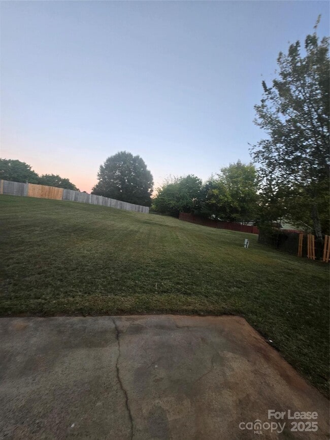 Building Photo - 10423 Queensmead Cir
