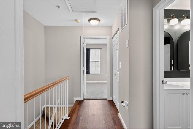 Building Photo - 1221 Rockland Ct