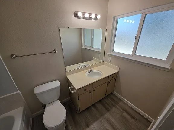 Building Photo - This charming newly renovated home has 3 bedrooms and 2 full bathroom.