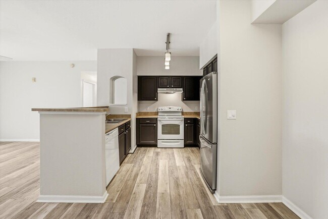 Building Photo - 2801 Chancellorsville Dr