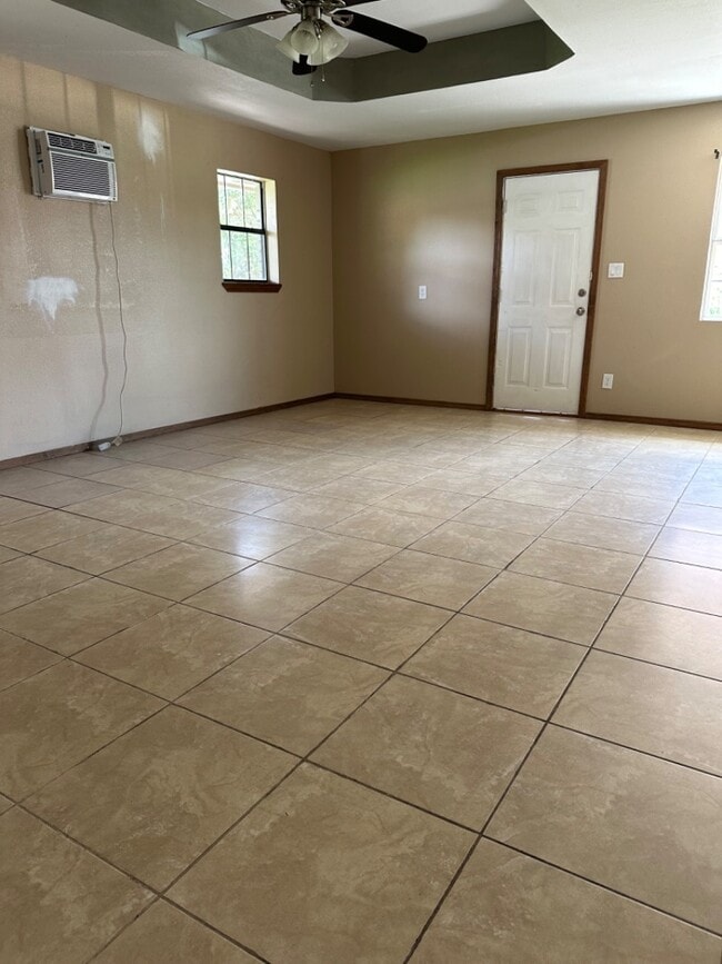 Building Photo - 2729 Palmer Dr