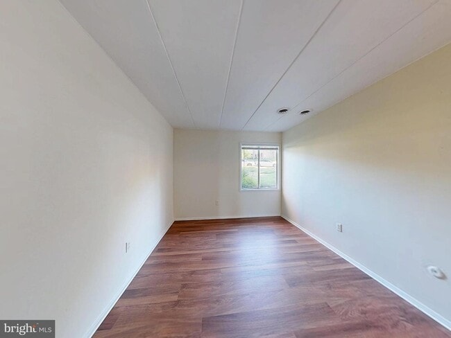 Building Photo - 2622 Fort Farnsworth Rd