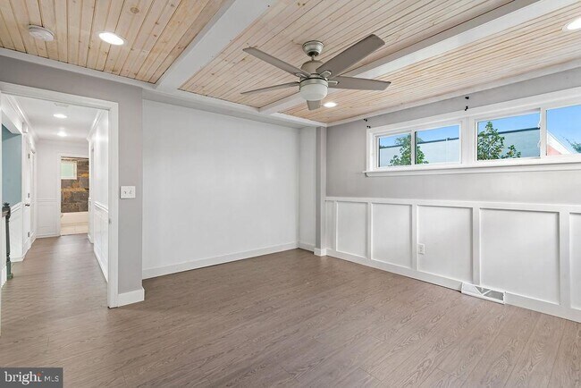 Building Photo - 23 N Sunset Dr