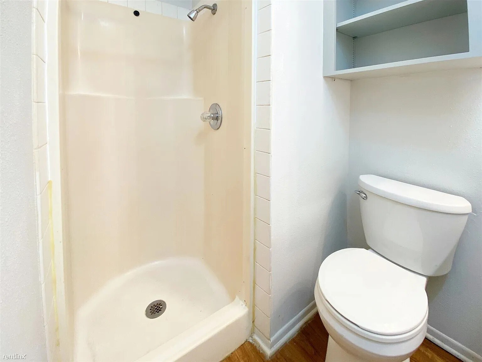 Bathroom 2 - 1604 Mill St