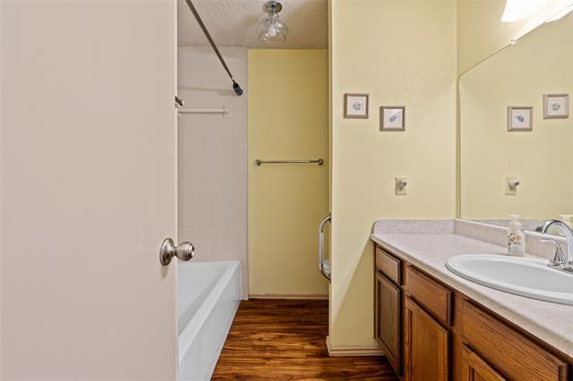 Building Photo - 8521 Holly St