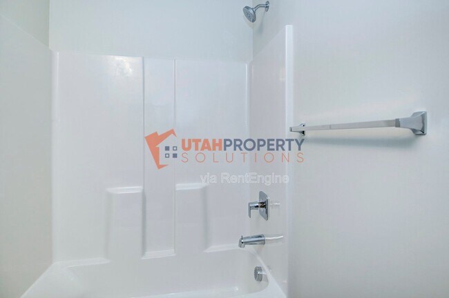 Building Photo - 425 S 960 W
