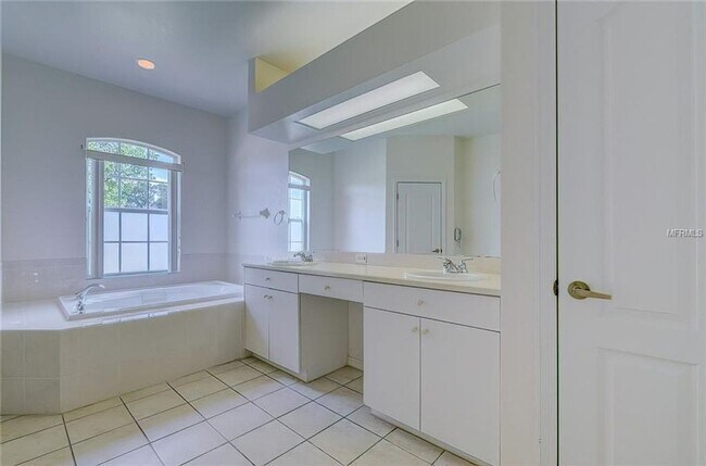 Building Photo - 3 bedroom 2 bathroom beautiful home
