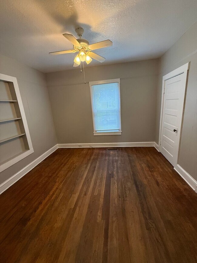 Building Photo - Charming Home in North Knoxville!
