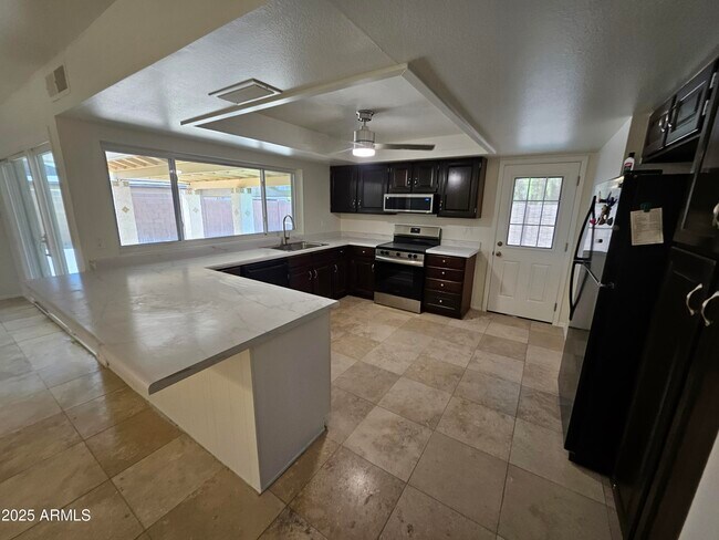 Building Photo - 2262 S Las Flores