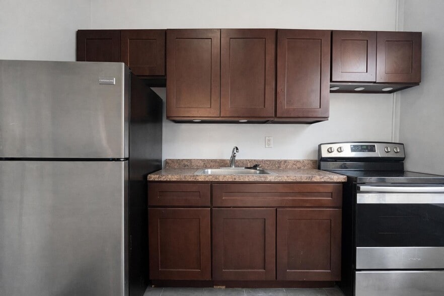 Building Photo - 24 Thayer St