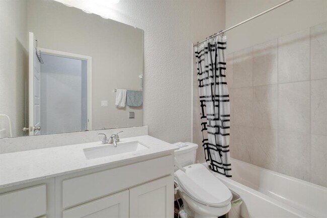 Building Photo - 2424 Orchard Way