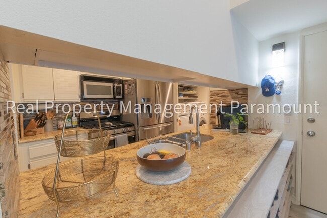 Building Photo - Spectacular 2 Bedroom, 2 Bath Condo with L...