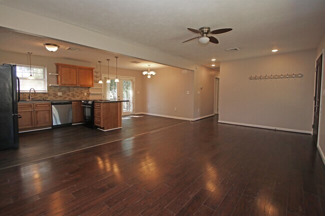 Building Photo - 3404 Friedens Church Rd