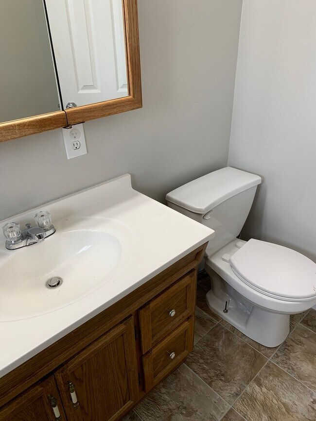Building Photo - 423 E 450 S