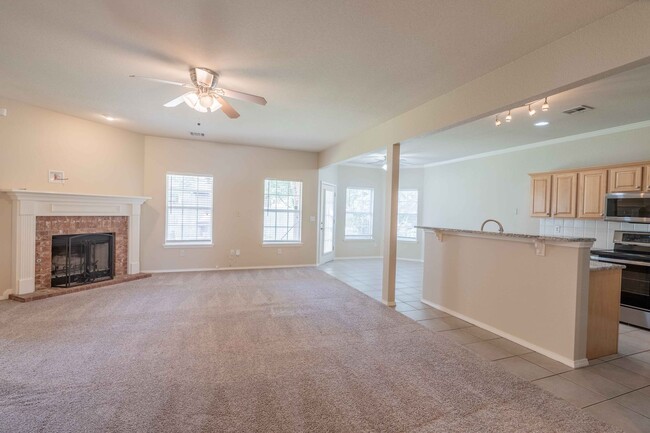 Building Photo - Stunning 4 Bed 3 Bath Home in Jenks!